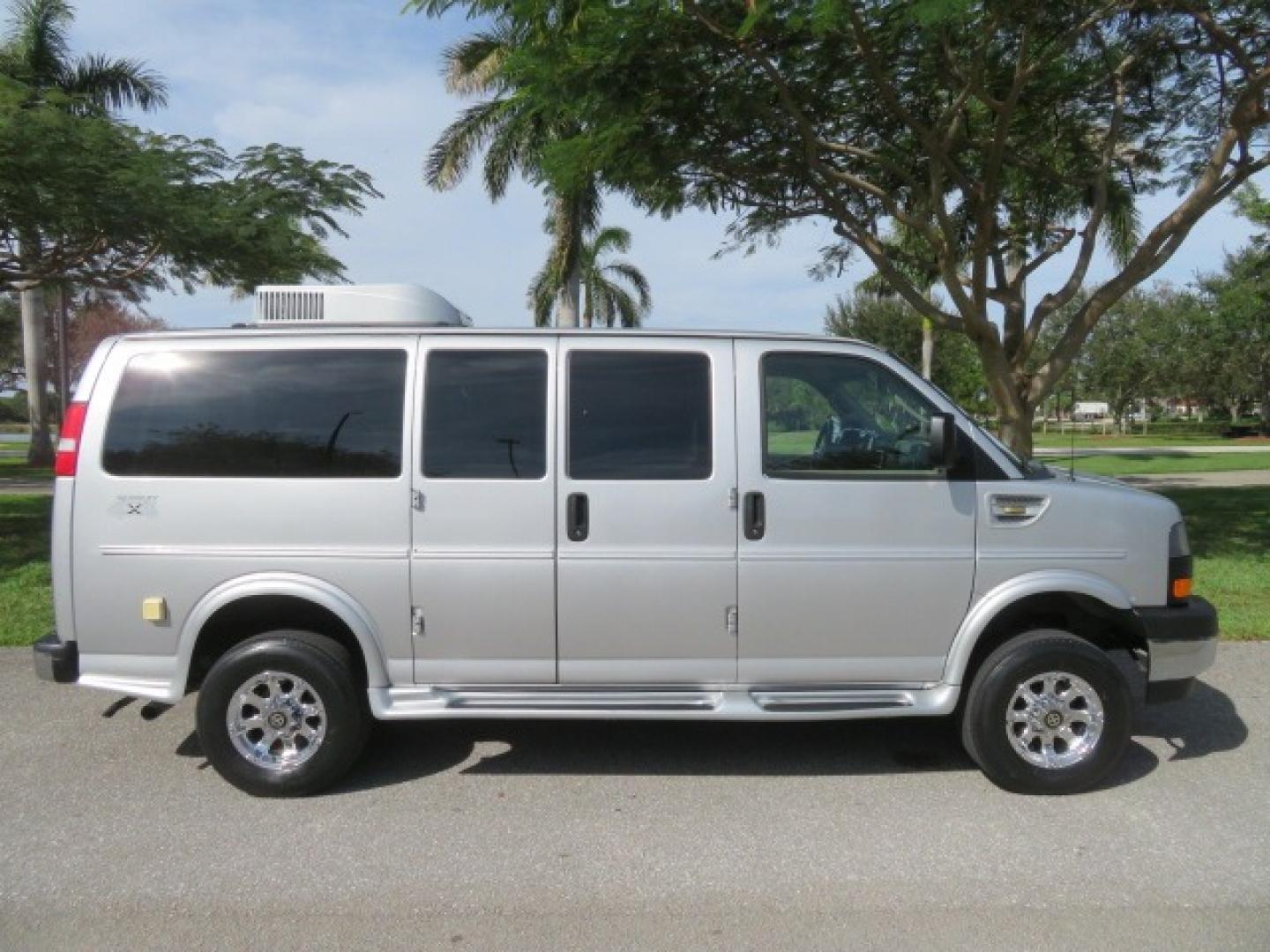 2017 Silver /Tan GMC Savana (1GTW7AFG6H1) , 4x4 transmission, located at 4301 Oak Circle #19, Boca Raton, FL, 33431, (954) 561-2499, 26.388861, -80.084038 - Photo#23